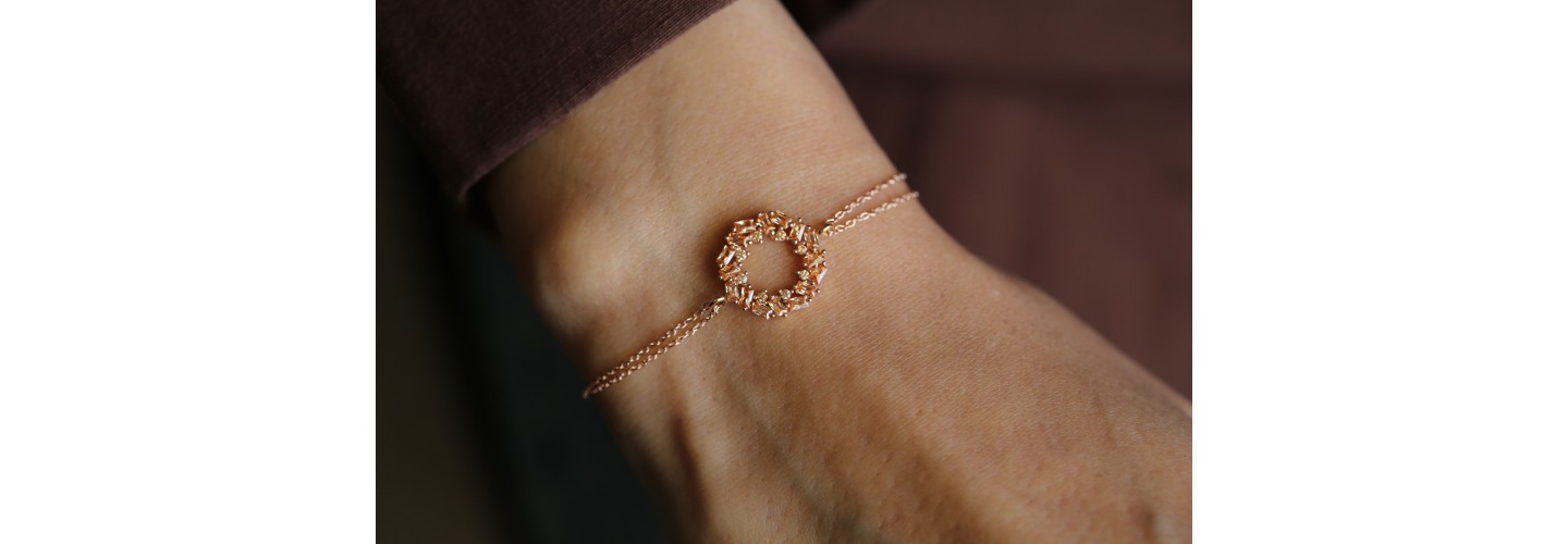 Altın Bileklik Modelleri: Şıklığın Bilekteki En Zarif Hali