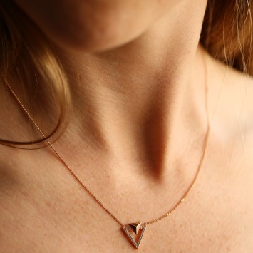 Üçgen Design Altın Kolye