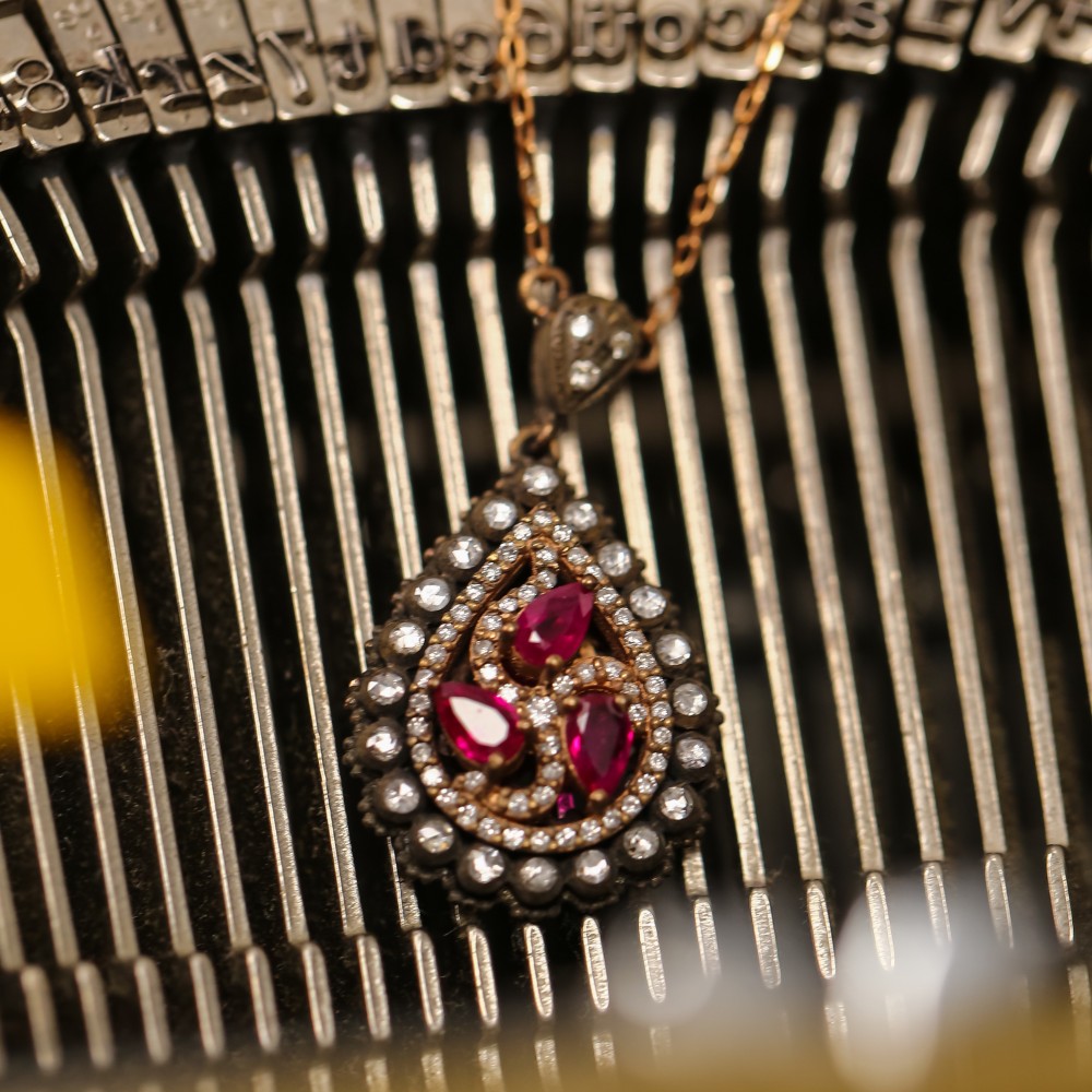 THREE BEATS Altın Kolye