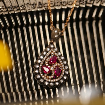 THREE BEATS Altın Kolye