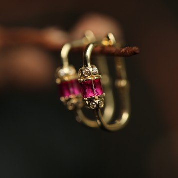 Pembe Revzen Altın Küpe Pembe Revzen Altın Küpe